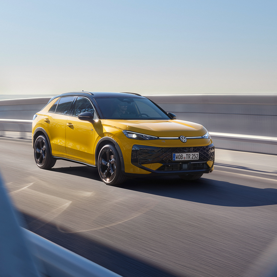 TC1279_yellow_T-Roc_driving_on_a_bridge-1