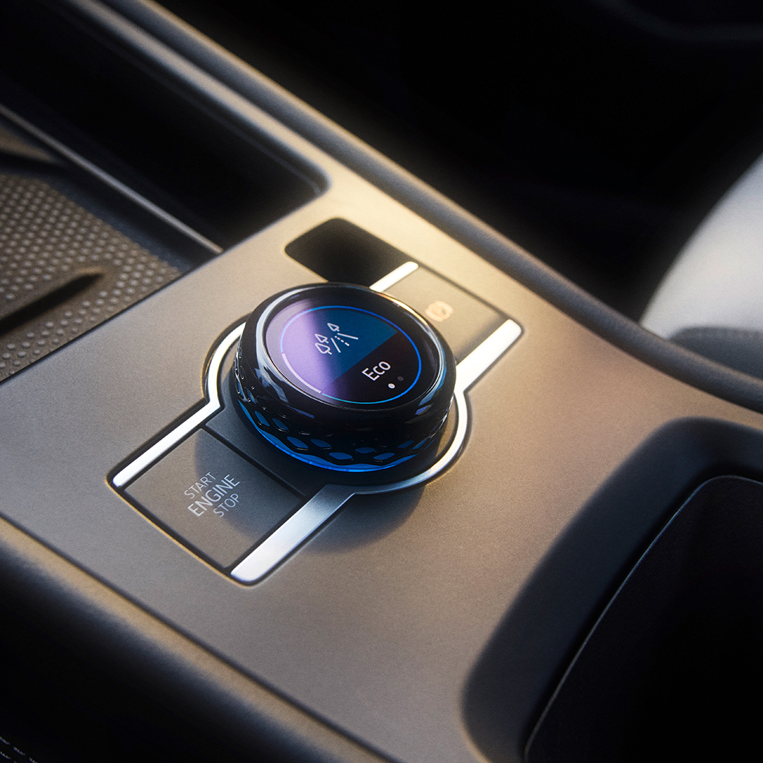 TC1299_T-Roc_drive_experience_button_close